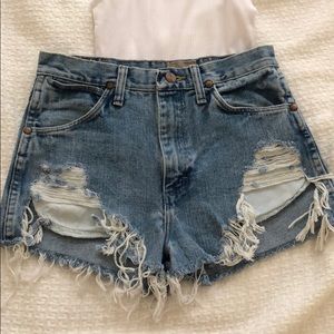 High Waisted denim shorts, light wash LF